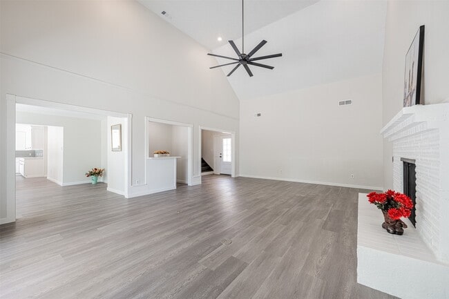 Photo - 6215 Portal Dr