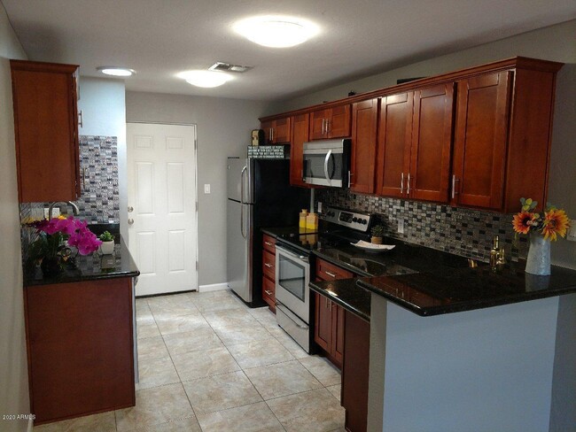 Building Photo - 3026 E Brill St Unit 2