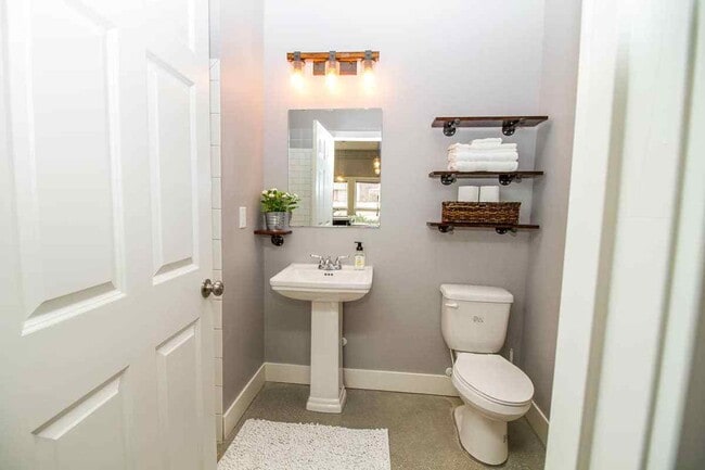 Photo - Welcome to Urban Studio 43 – Comfort, Convenience & Contemporary living in South Kansas City