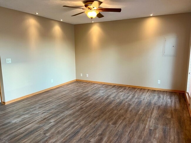 Photo - **AVAILABLE SOON**Beautiful 3 bed townhome off 84th & Holdrege