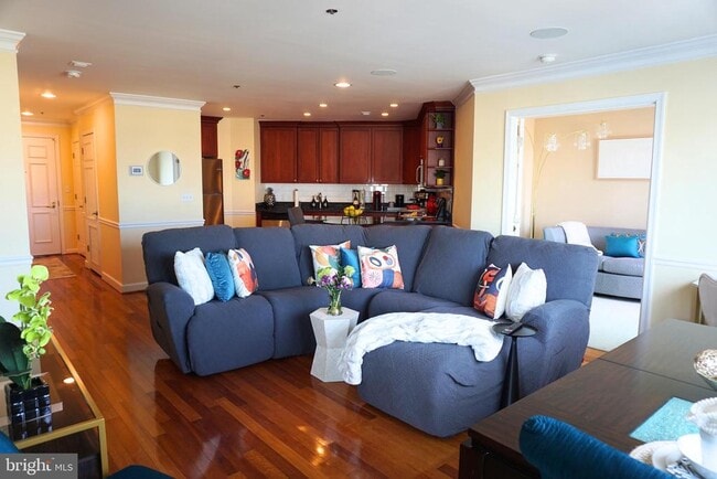 Building Photo - 100 Harborview Dr Unit 611