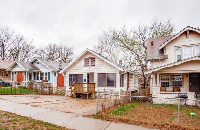 Photo - 5002 Euclid Ave E