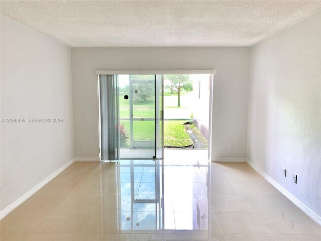 Photo - 2491 SW 82nd Ave Unidad 106