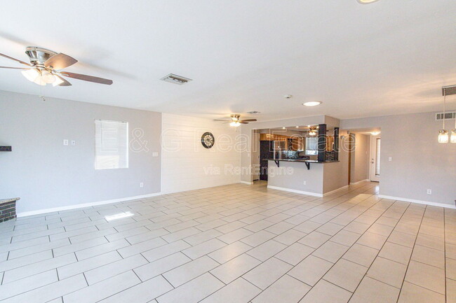 Photo - 730 E Solana Dr