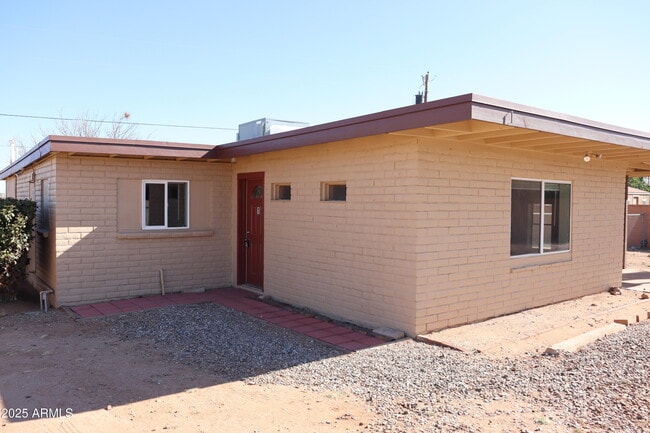 Building Photo - 1052 Chaparral Cir Rental