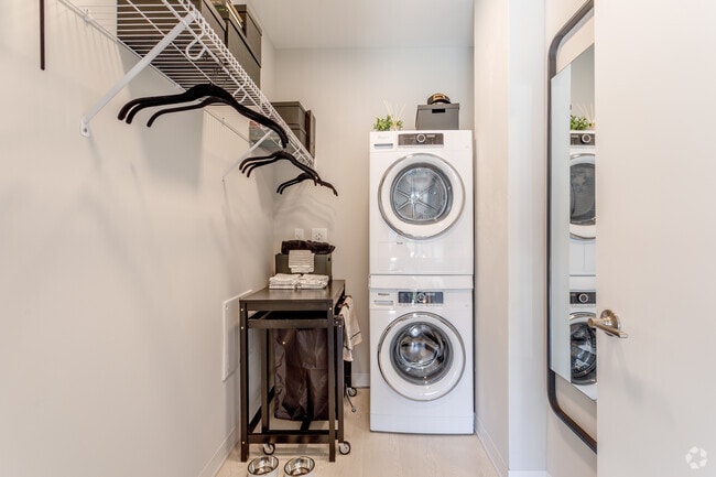Studio, 1BA - 419 SF