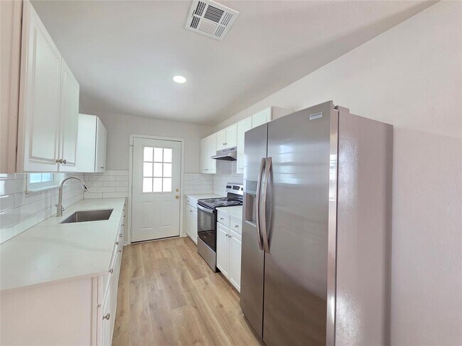 Photo - 411 W 4th St