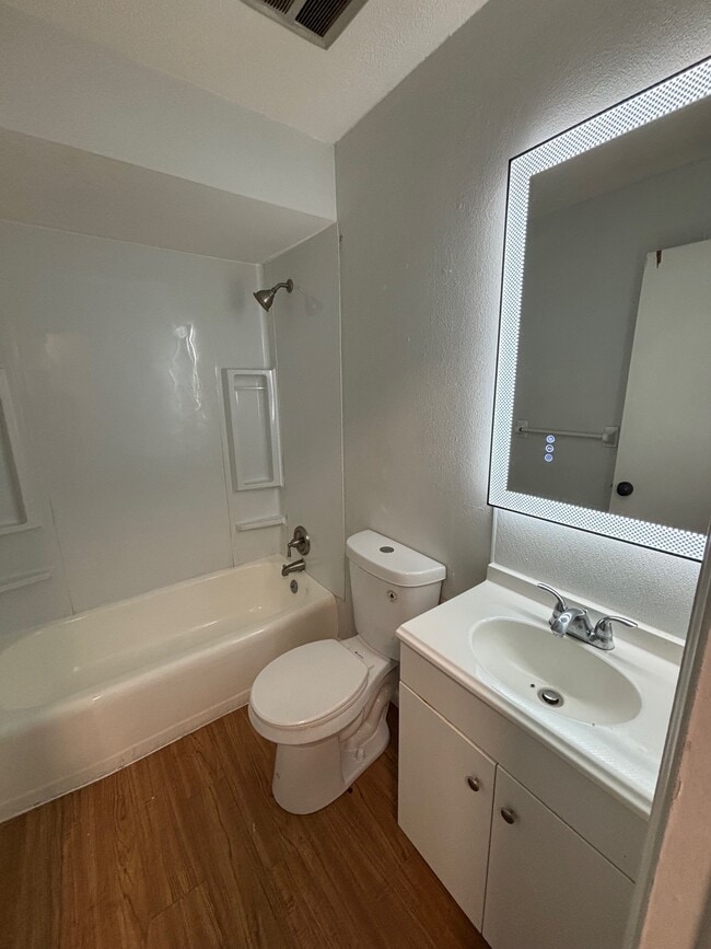 Photo - 2709 Center St