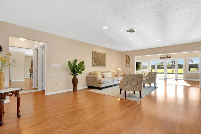 Photo - 434 French Royale Cir