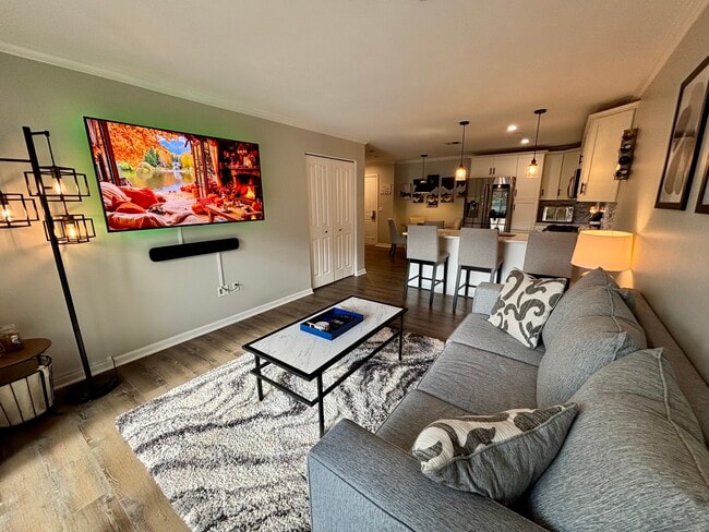 Building Photo - 34 Schoolhouse Dr Unit 203