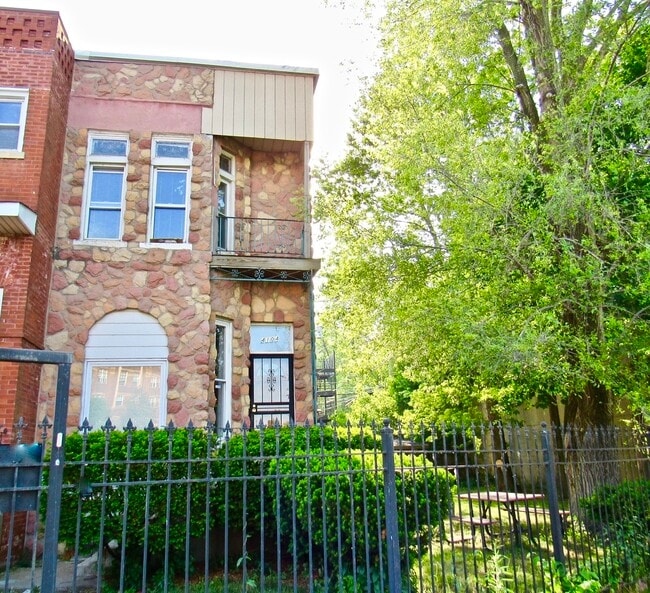 Building Photo - 4104 S Lake Park Ave Rental