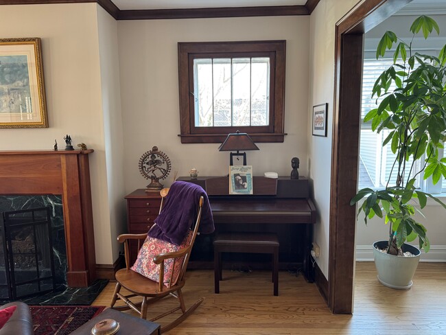 Piano electrónico Clavinova en LR - 114 South Blvd Unidad 2