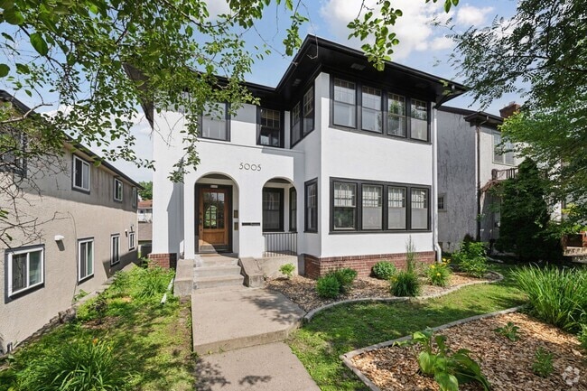 Building Photo - 5005 Oliver Ave S Unit #2 Rental
