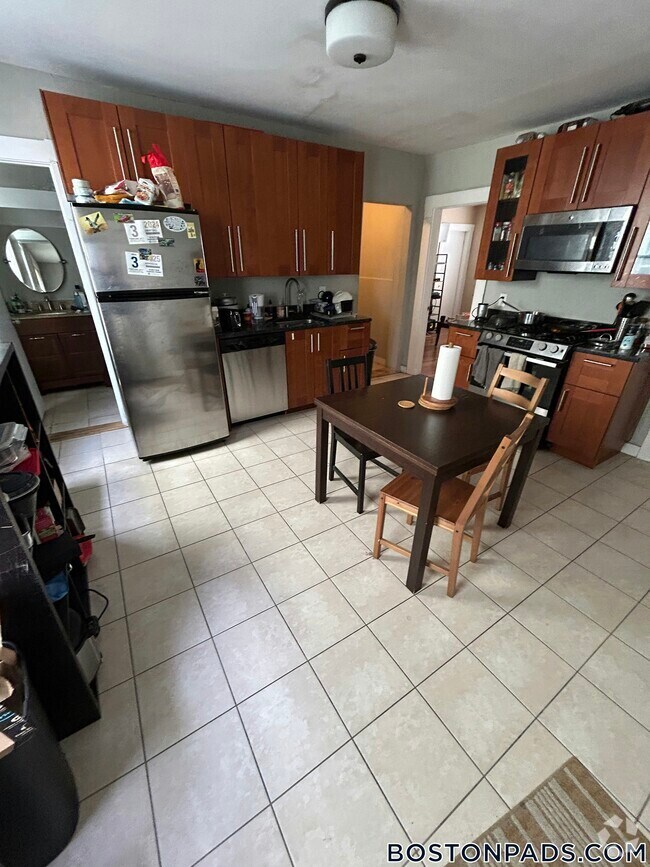 Building Photo - 273 Cardinal Medeiros Ave Rental