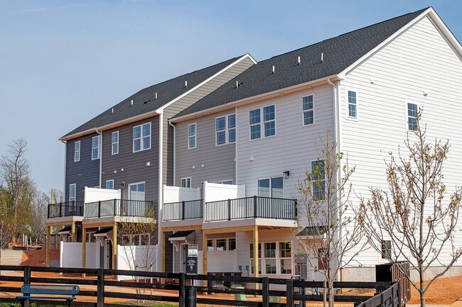 Building Photo - $500 Off 1st Month's Rent! New End-Unit Apartment in Crozet