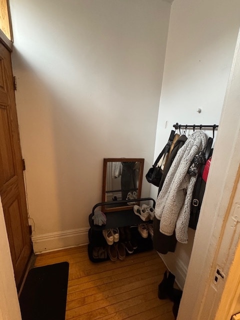 Building Photo - 2222 W Dickens Ave Unit Apt 1