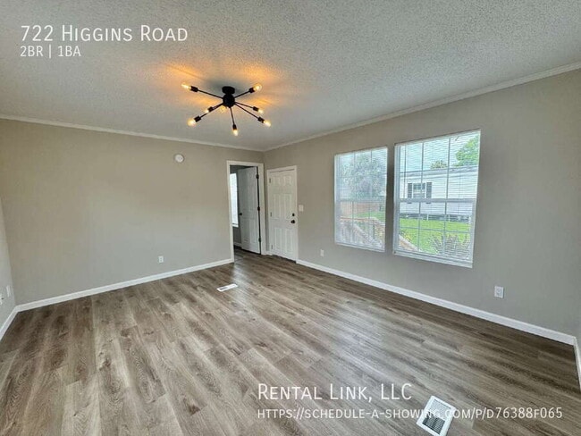 Photo - 722 Higgins Rd
