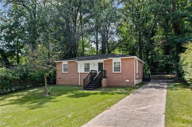 Photo - 305 Banberry Dr SE