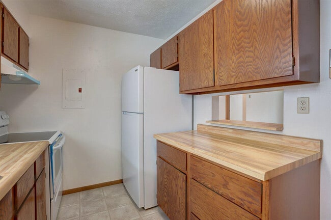 Photo - 235 Broadway Dr