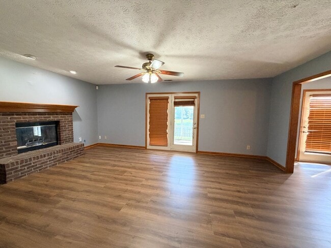 Photo - 705 Hummingbird Ln