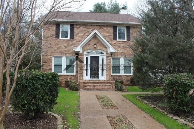 Photo - 430 Maplegrove Dr