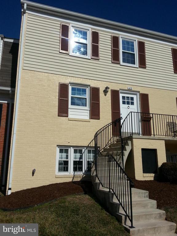 Building Photo - 165 Leeds Ct W