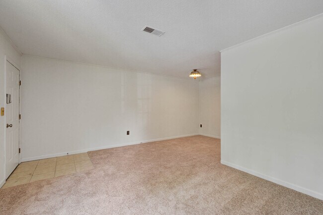 Photo - 1718 Raoul Wallenberg Blvd