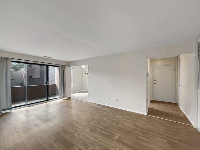 Photo - 32 Shrewsbury Green Dr Unit F