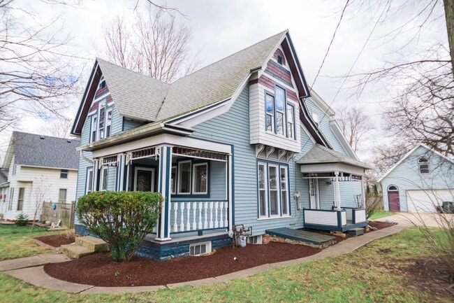 3 bed 1.5 bath Downtown Valparaiso Home - 3 bed 1.5 bath Downtown Valparaiso Home