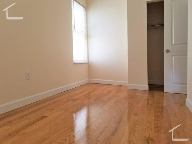 23 Weitz St