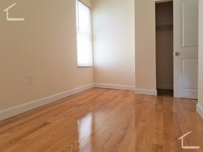 Photo - 23 Weitz St