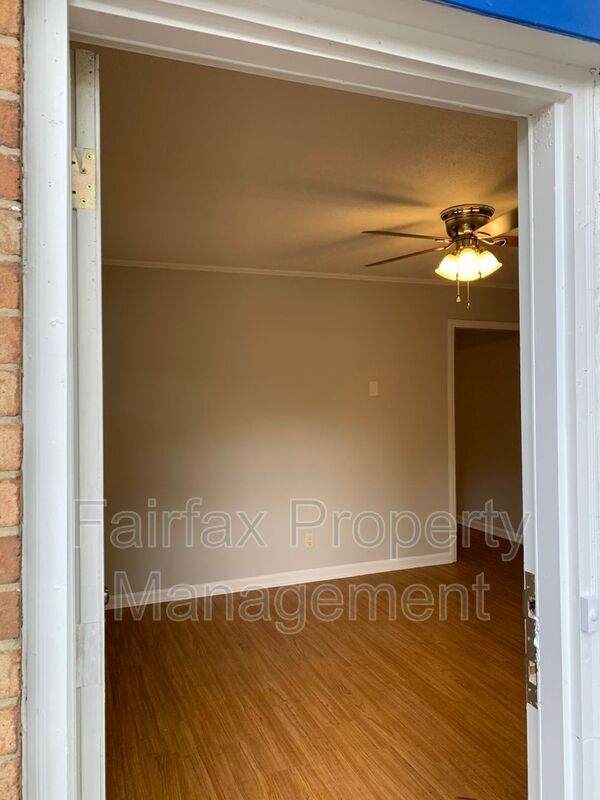 Photo - 2418 Owen St Unit A