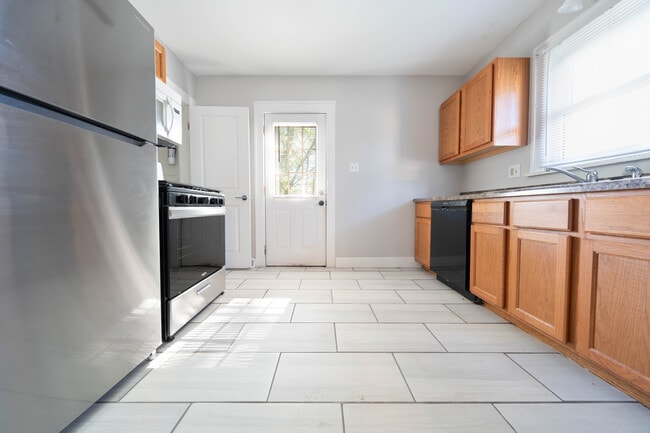 Photo - 326 S West St