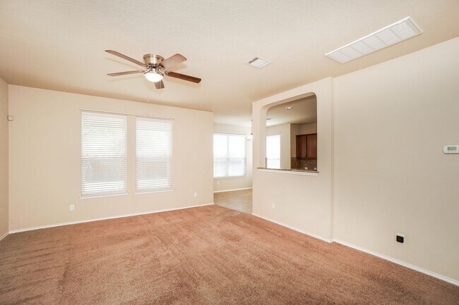 Photo - 4 bedroom home only 4 miles from Randolph AFB