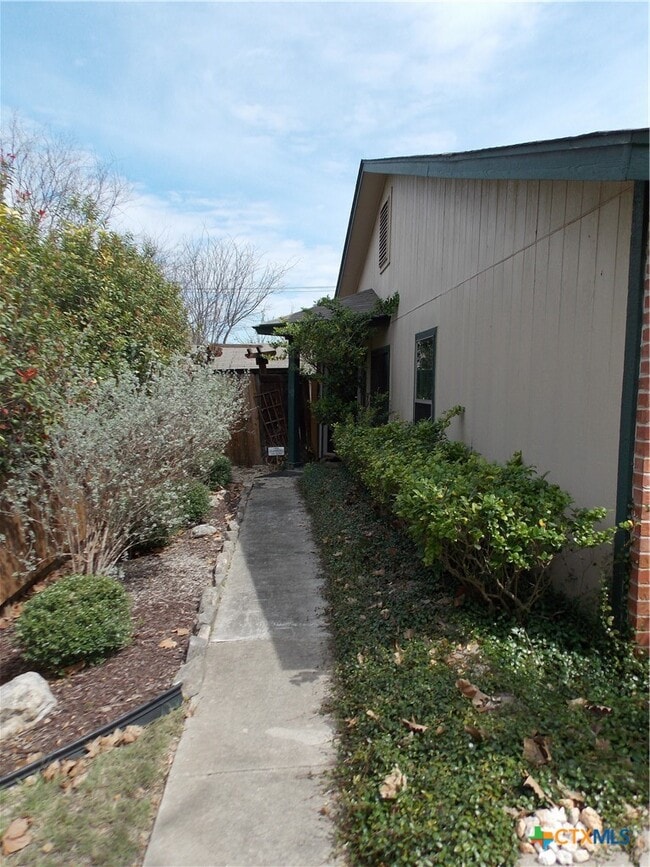 Photo - 1414 Leander