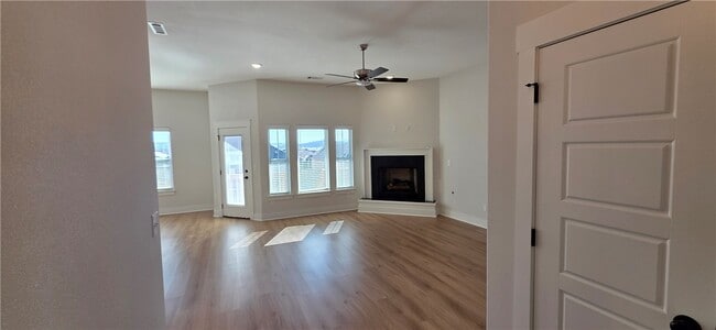 Photo - 921 Round Top St