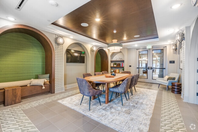 Salón - Alexan Ludlam Trace