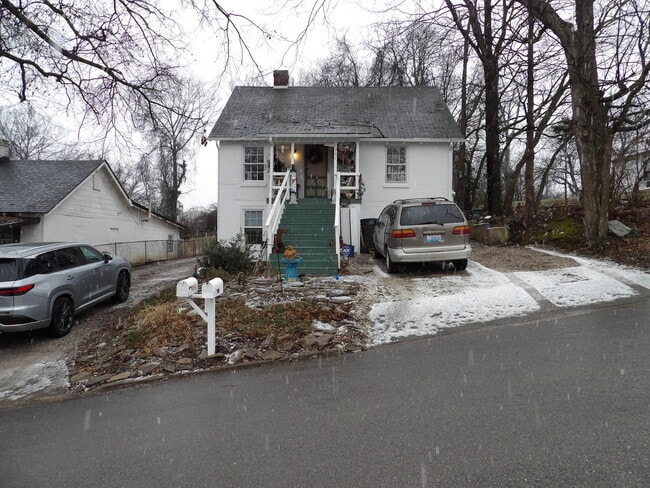 Building Photo - 307 Henry St Unit B