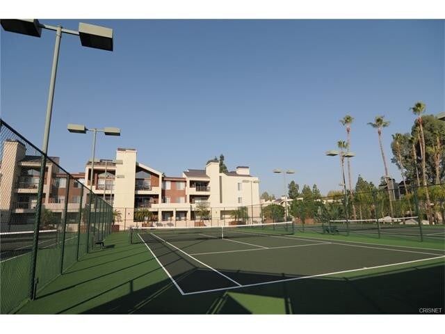 Photo - 21450 Burbank Blvd