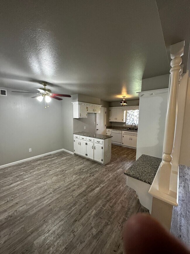 Photo - Great 3 bd/1.5 ba Home - Lots of Built-in Storage