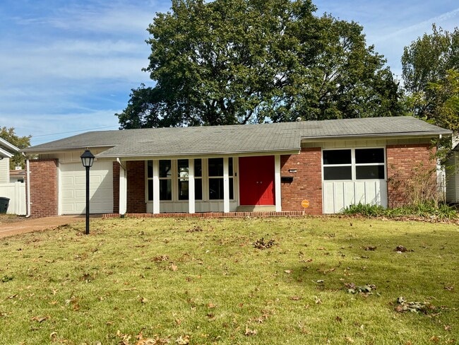 Building Photo - 607 Coach Light Ln