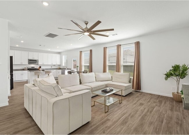 Photo - 23543 Powmill St