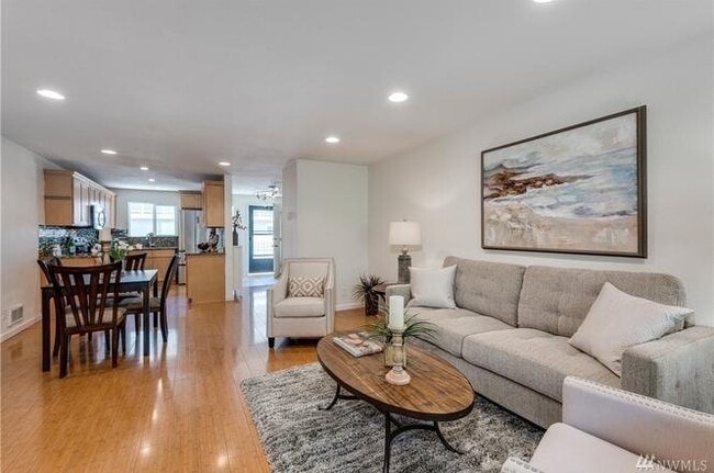 Photo - Modern Updated large Bellevue 2bd 2bath Condo!