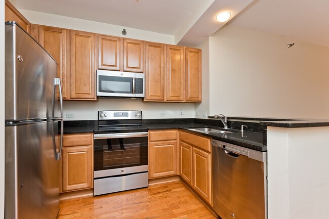 Photo - 1322 S Prairie Ave Unit 609