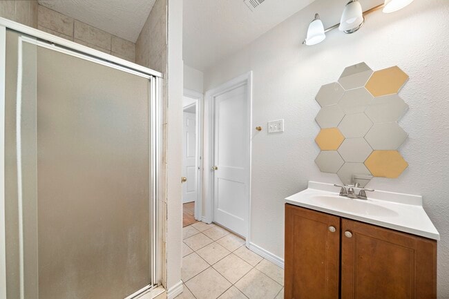 Photo - 404 Milwaukee St