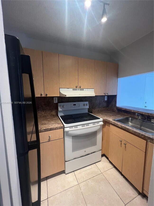 8145 NW 7th St Unit 405