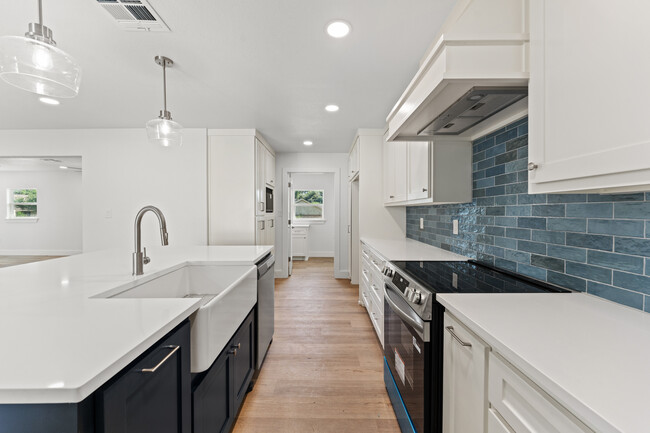 Photo - 2701 MacArthur Dr