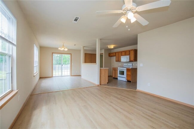 Photo - 321 Grant Springs Dr