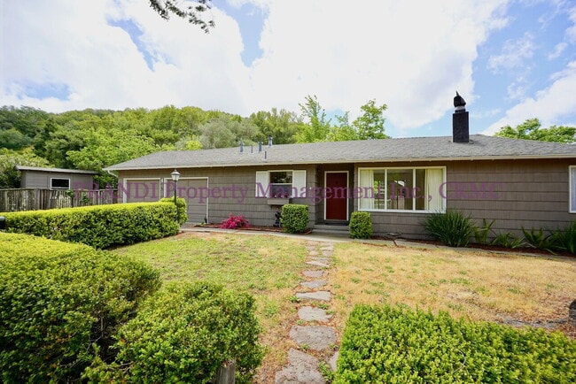 San Anselmo Home On Corner Lot, Nearby Sch... - San Anselmo Home On Corner Lot, Nearby Sch...