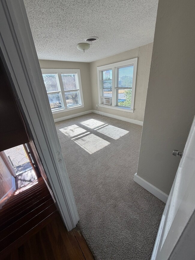 Photo - 2220 S Taylor St Unidad B